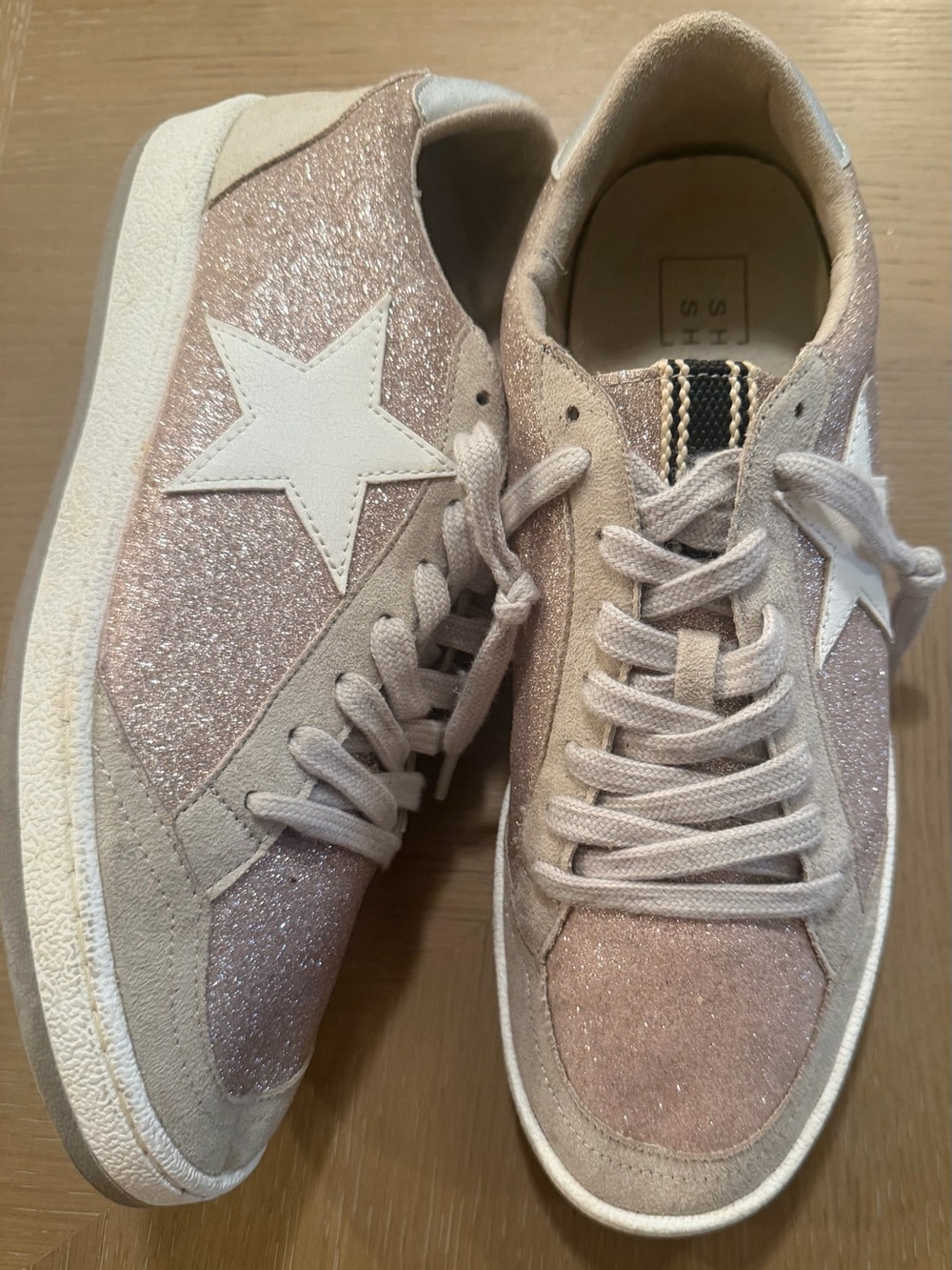 Shu Shop Gold Glitter Sneaker Sz 9 Great Condition